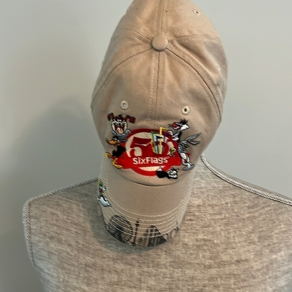 Six Flags tan youth baseball cap w/embroidery nice looking & in great condition